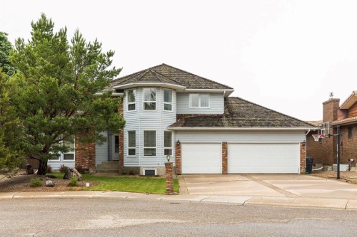 205 Kings Bay SOUTH Lethbridge, AB T1K 5G1