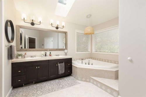 205 Kings Bay South, Lethbridge, AB 