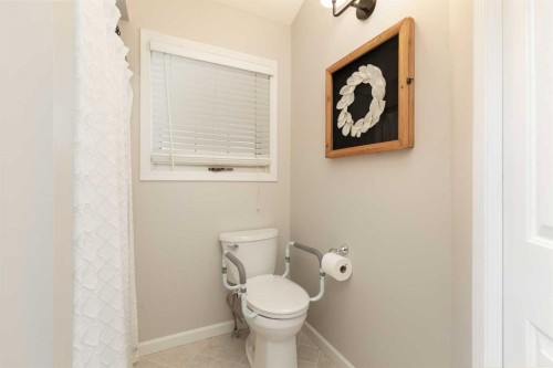 205 Kings Bay South, Lethbridge, AB 