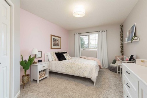 205 Kings Bay South, Lethbridge, AB 