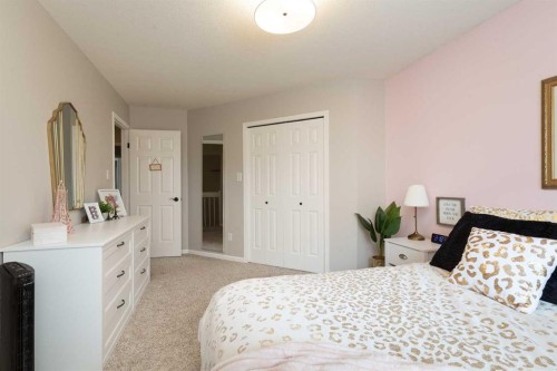 205 Kings Bay South, Lethbridge, AB 
