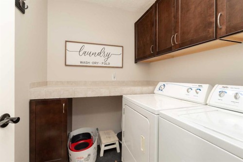 205 Kings Bay South, Lethbridge, AB 