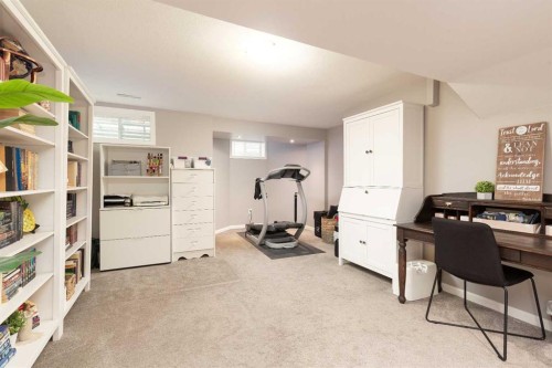 205 Kings Bay South, Lethbridge, AB 