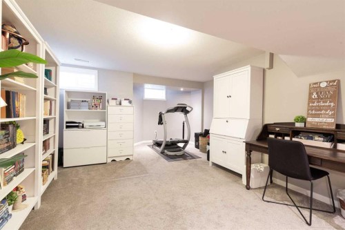 205 Kings Bay South, Lethbridge, AB 