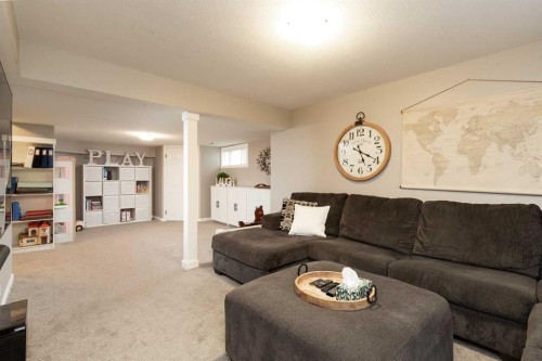 205 Kings Bay South, Lethbridge, AB 