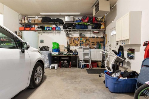 205 Kings Bay South, Lethbridge, AB 