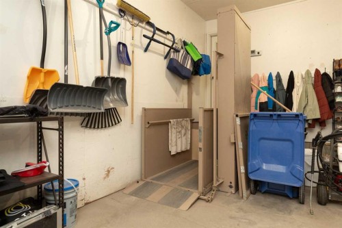 205 Kings Bay South, Lethbridge, AB 