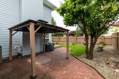 205 Kings Bay South, Lethbridge, AB 