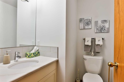 2265 27 Avenue South, Lethbridge, AB - Indoor Photo Showing Bathroom