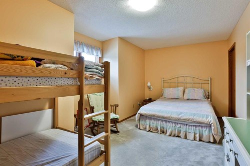 2265 27 Avenue South, Lethbridge, AB - Indoor Photo Showing Bedroom