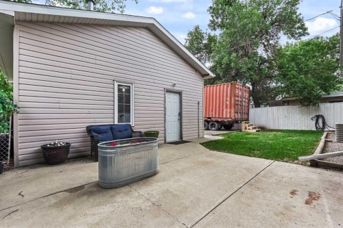 1017 19A Avenue, Coaldale, AB 
