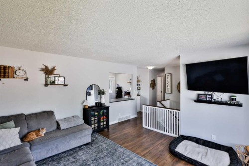 195 Laval Boulevard West, Lethbridge, AB 