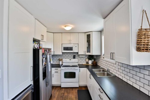 195 Laval Boulevard West, Lethbridge, AB 