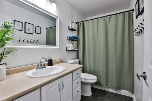195 Laval Boulevard West, Lethbridge, AB 