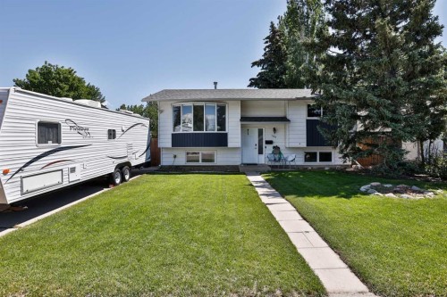 195 Laval Boulevard West, Lethbridge, AB 