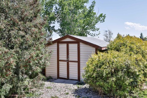 195 Laval Boulevard West, Lethbridge, AB 