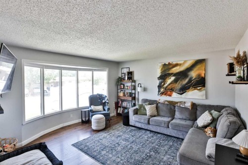 195 Laval Boulevard West, Lethbridge, AB 
