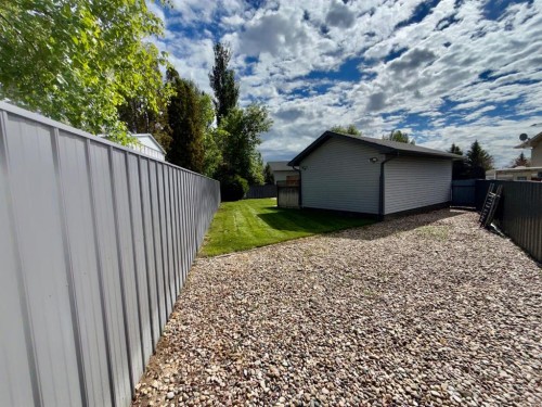 40 Micmac Court West, Lethbridge, AB 