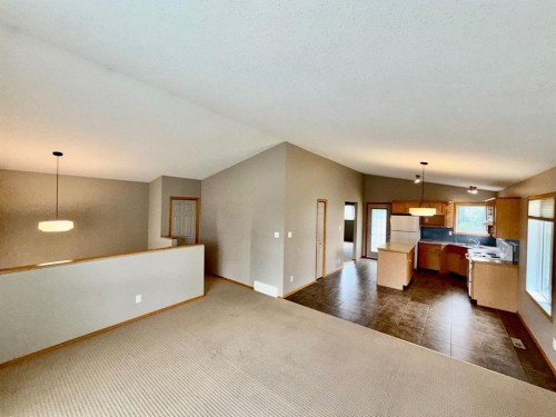 40 Micmac Court West, Lethbridge, AB 
