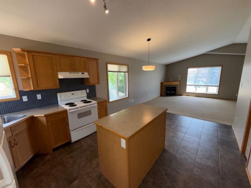 40 Micmac Court West, Lethbridge, AB 