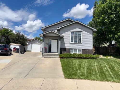 40 MicMac Court WEST Lethbridge, AB T1K 7P9