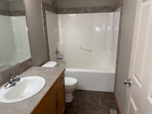 40 Micmac Court West, Lethbridge, AB 