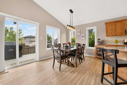 382 Heritage Boulevard West, Lethbridge, AB 