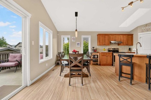 382 Heritage Boulevard West, Lethbridge, AB 