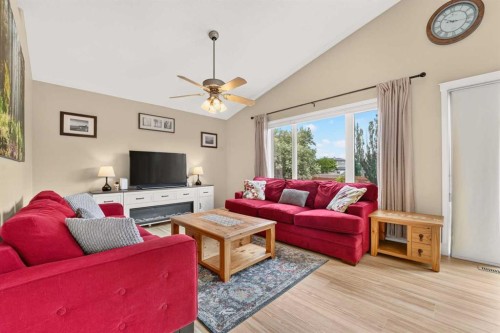 382 Heritage Boulevard West, Lethbridge, AB 