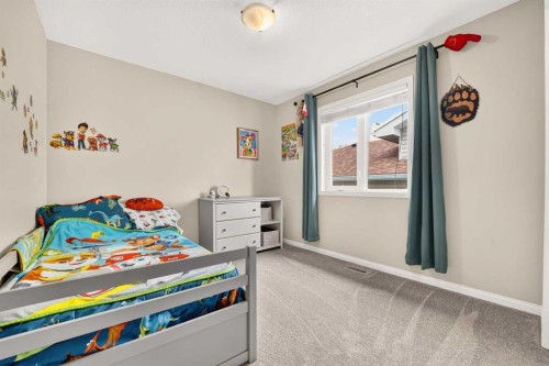 382 Heritage Boulevard West, Lethbridge, AB 