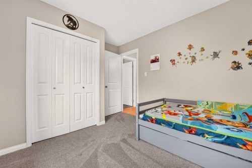 382 Heritage Boulevard West, Lethbridge, AB 