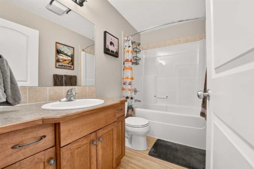 382 Heritage Boulevard West, Lethbridge, AB 