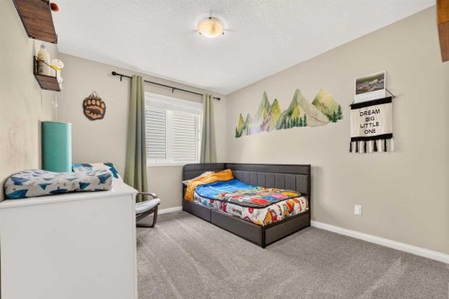 382 Heritage Boulevard West, Lethbridge, AB 