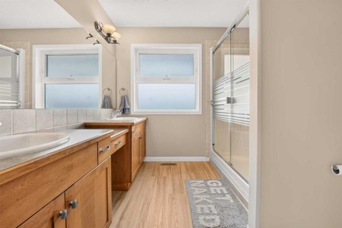 382 Heritage Boulevard West, Lethbridge, AB 