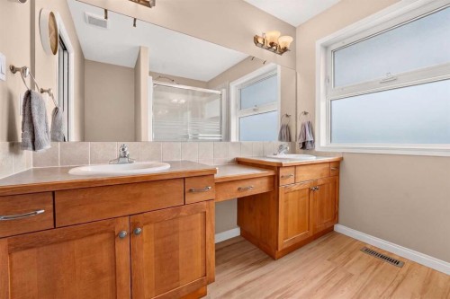 382 Heritage Boulevard West, Lethbridge, AB 