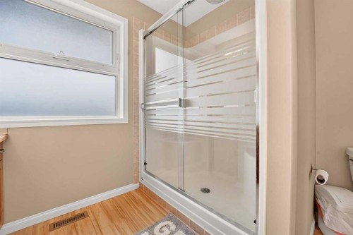 382 Heritage Boulevard West, Lethbridge, AB 
