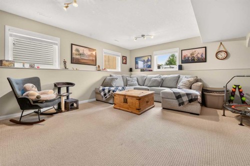 382 Heritage Boulevard West, Lethbridge, AB 