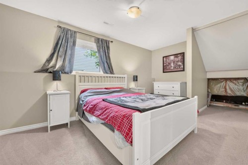 382 Heritage Boulevard West, Lethbridge, AB 
