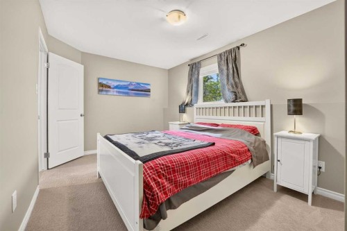382 Heritage Boulevard West, Lethbridge, AB 