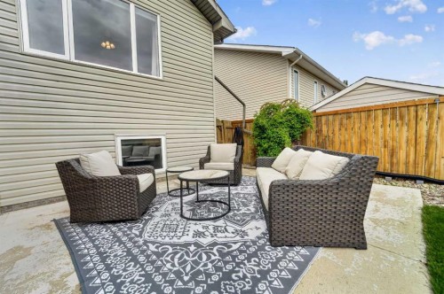 382 Heritage Boulevard West, Lethbridge, AB 