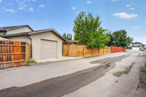 382 Heritage Boulevard West, Lethbridge, AB 