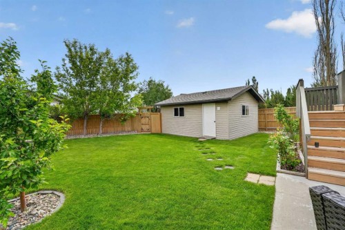 382 Heritage Boulevard West, Lethbridge, AB 