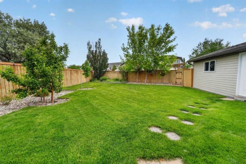 382 Heritage Boulevard West, Lethbridge, AB 