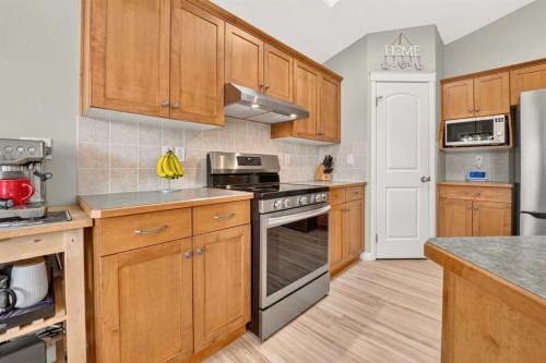 382 Heritage Boulevard West, Lethbridge, AB 