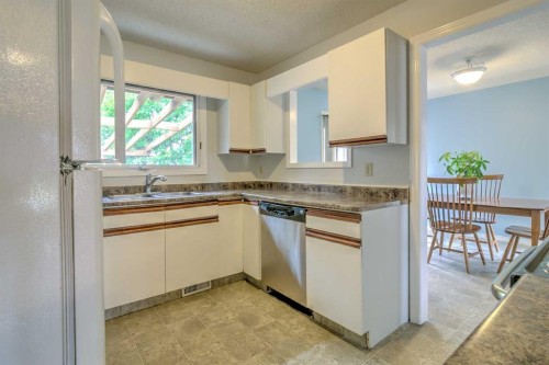 84 Erminedale Boulevard North, Lethbridge, AB 