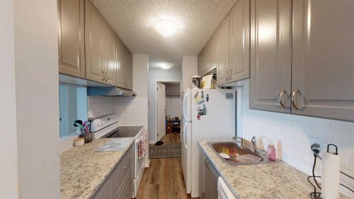 102-401 Columbia Boulevard West, Lethbridge, AB 