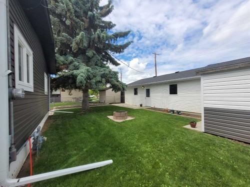 616 3Rd Avenue North, Vauxhall, AB 