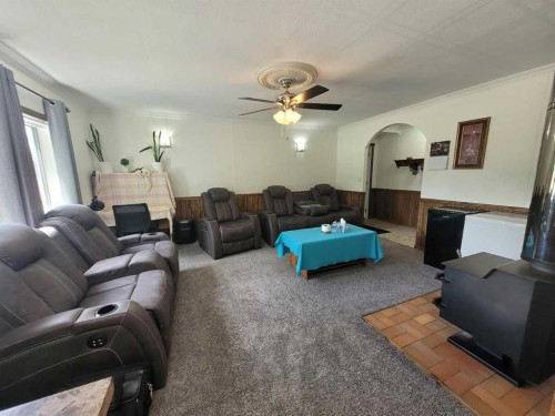 616 3Rd Avenue North, Vauxhall, AB 