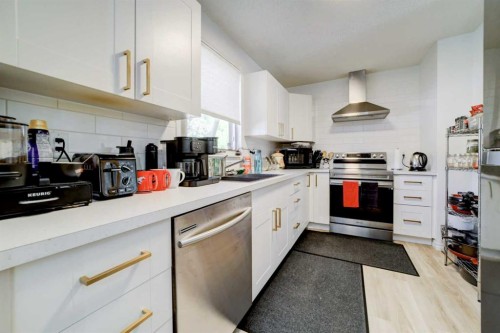 1320 13 Street North, Lethbridge, AB 