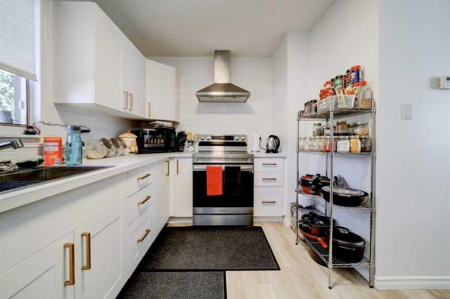 1320 13 Street North, Lethbridge, AB 